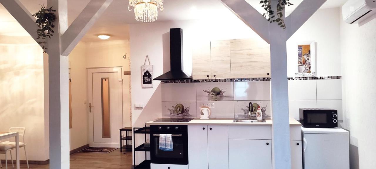 Apartman - Cafe Princ Pod Hradem Wifi, Klima Šternberk المظهر الخارجي الصورة